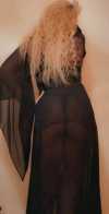 Konya’nın Meram İlçesinden Kızıl Saçlı, İnce Vücutlu ve Neşeli Escort Bayanı