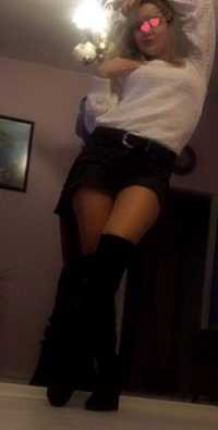 Alev-alev sarışın kadın Nurdan