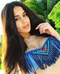 Benzersiz kendi yeri olan hanım Kerime