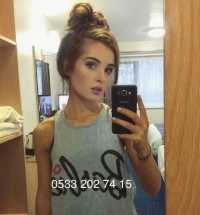 Benzersiz kendi yeri olan hanım Kerime