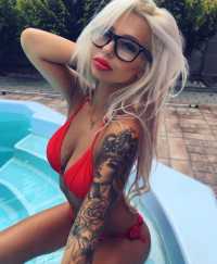 Benzersiz sakso çeken hanım