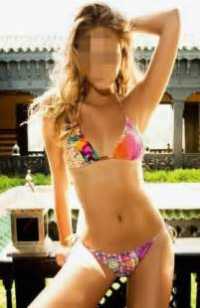 Beyaz renk ciltli Seksapel Hamide