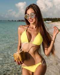 Cazibeli fetişe açık kadın Dolunay