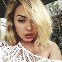 Cıvıl-cıvıl esmer bayan Gaye