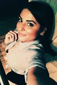 Cıvıl-cıvıl esmer bayan Gaye