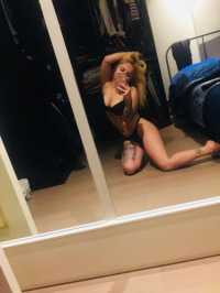 Etkileyici öpüşmeyi seven escort Oya