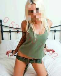 Güzel kendi yeri olan hanım Berna