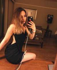 Karatay Escort Bayanlarından: Konya'nın Sportif ve Sakin Siyah Saçlı Aşkı: 73kg, 161cm Boy