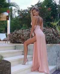 Konya Bosna Escort: Bal Köpüğü Saçları, İnce Bedeni ve Bakımlı Tarzıyla 56 Kg, 173 Cm Boyu