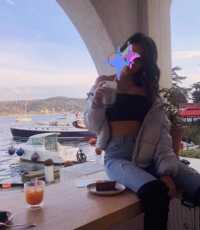 Konya Bosna'nın Özgür Ruhu: Siyah Saçlı, İnce Bedenli ve Neşeli Escort Bayanı