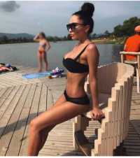 Konya'da Balık Etli ve Neşeli Escort: Bal Köpüğü Saçları, 79kg ve 161cm Boyu
