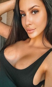 Konya Karatay Escort Bayanı: 54 Kg, 160 Cm Boyunda, Siyah Saçlı, Fit Bedeni ve Neşeli Tarz