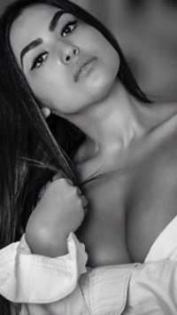 Konya Karatay Escort: Şehirli Stili, Fit Bedeni ve Siyah Saçlarıyla 55kg, 169cm Boyundaki
