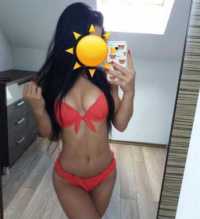 Konya Meram Escort Bayanları: Kızıl Saçları, İnce Bedeni ve Sakin Stiliyle 79 Kg ve 178 Cm