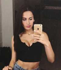 Konya'nın Meram Bölgesi'nde Çekicilik Taç Giymiş: Fit Vücutlu, Kızıl Saçlı Escort Bayan