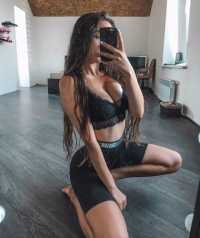 Konya'nın Sakin ve Sportif Güzeli: 75kg, 166cm Boyunda, Bal Köpüğü Saçlı Escort Kız