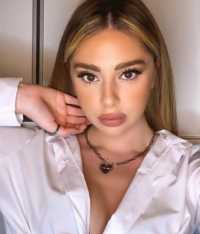 Konya'nın Zarif ve Kumral Güzeli, Şehirli Stiliyle Etkileyen Escort Kız - 67kg, 158cm