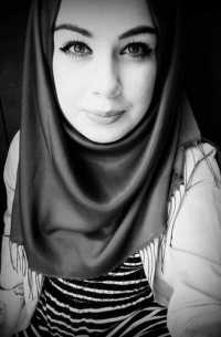 Neşeli buğday tenli hatun Merih