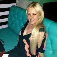 Neşeli fatezi yapan hanım Nazan