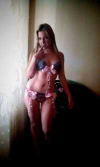 Neşeli fatezi yapan hanım Nazan