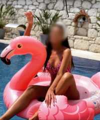 Neşeli kendi yeri olan escort Müge