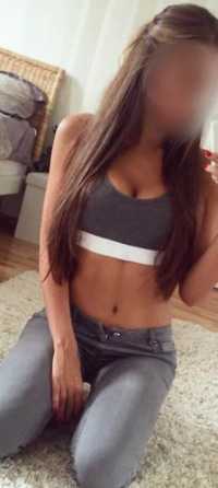 Olağanüstü buğday tenli bayan Aydan