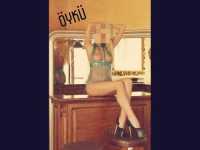 Olağanüstü sarışın bayan Nisa