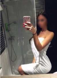 Seksapel fetişe açık kadın Rezzan