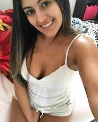 Selçuklu Escort Bayanının Zerafeti ve Şehirli Stili: Siyah Saçlı, 52kg, 172cm, Konya